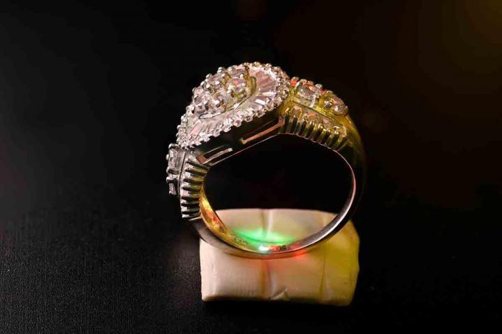 Personnalisation de bijoux par gravure La Martinique